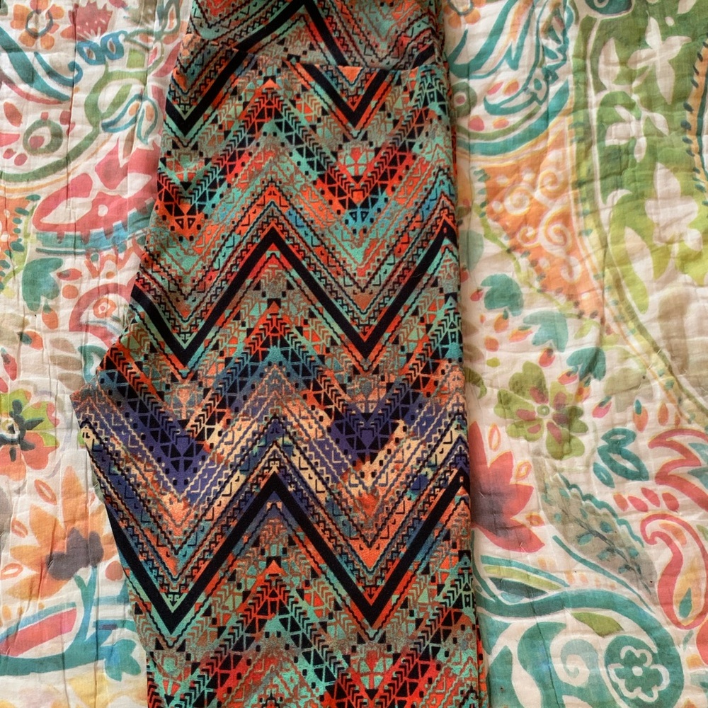Colorful Chevron Patterned Leggings